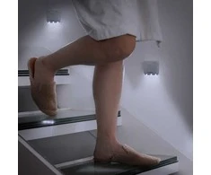 LED lempa su judesio jutikliu