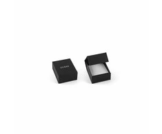 Guess Plieniniai auskarai su dirbtiniais perlais „Edgy Styles“ JUME04055JWSTBKT/U