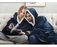 Šiltas oversize pledsa su gobtuvu, tamsiai mėlyna