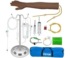 Intraveninės praktikos rankos rinkinys, Tamsios odos flebotomijos modelis, Reguliuojamas stovas, Keičiamos venos ir oda, Pilnas rinkinys su priedais, Nešiojimo krepšys