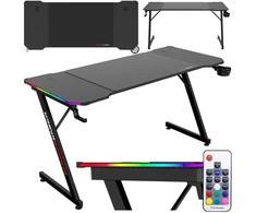 Žaidimų stalas 140 cm su RGB LED apšvietimu ir kilimėliu, juodas kompiuterio stalas, e-sporto stalas, žaidimų konsolės stalas, PC stalas
