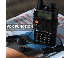 Baofeng dviejų juostų racija su 128 kanalais, 1800 mAh akumuliatoriumi, UHF/VHF 144–146/430–440 MHz, GT-5R