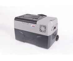 Vigo Cool Universalus automobilinis šaldytuvas Vigo V30W (30L, 12/24/220V, su ratukais ir rankena)
