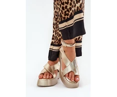 Auksinės basutės su kulnu Step in style