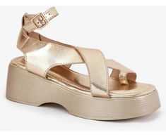 Auksinės basutės su kulnu Step in style