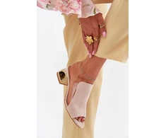 Aukštakulnės basutės su aukso spalvos kulnu Step in style