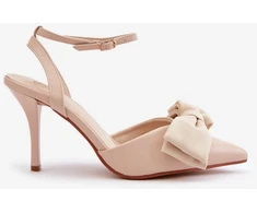Aukštakulnės basutės su kaspinu Step in style