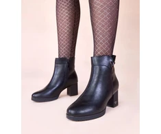 Aulinukai juodi su matiniu paviršiumi Ardisa – elegancijai ir patogumui kiekviename žingsnyje.