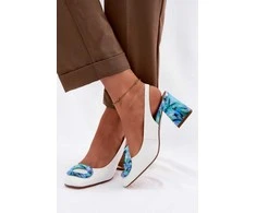 Baltos odinės moteriškos basutės su bloku kulnu 36–40