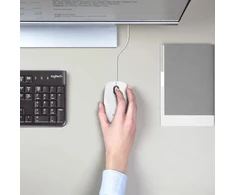Baltos spalvos „Logitech M100“ pelė