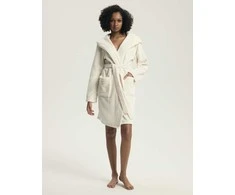 Chalatas Darlan minkštas ir lengvas – jaukumui ir poilsiui namuose.
