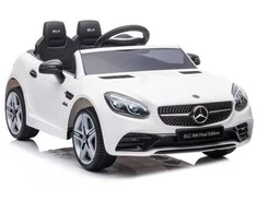 Elektrinis automobilis Mercedes SLC 300 – pramogai ir lavinančiam žaidimui lauke.
