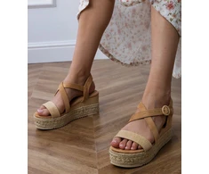 Espadrilės rudos vasarai su platforma ir pynimu