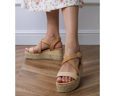 Espadrilės rudos vasarai su platforma ir pynimu