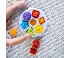 Fat Brain Toys Formų ir spalvų rūšiavimo žaidimas PLUGZY