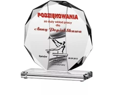 Graviruotas stiklinis trofėjus su dažų užpildu