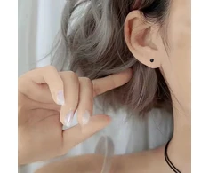 Helix auskarai Juodas 4mm