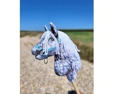 Hobby Horse lazdelinis arkliukas su balta karčiene Super Hobby Horse Premium
