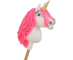 Hobby Horse vienaragis ant lazdos su rožine karčiene ir auksiniu ragu