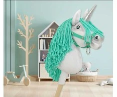 Hobby Horse vienaragis su lazda balta spalva su mėtų karčiais ir sidabriniu ragu