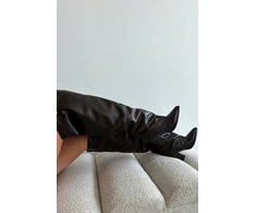 Ilgaauliai batai virš kelių su kulnu, tamsiai rudi Step in style