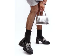 Juodi aulinukai su kulnu ir dekoratyvine sagtimi Step in style