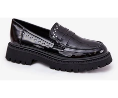 Juodi mokasinai su dekoratyvinėmis detalėmis Step in style