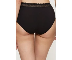 Juodos kelnaitės su nėriniuotu juosmeniu Triumph
