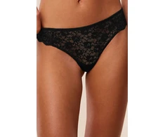 Juodos nėriniuotos string kelnaitės Triumph
