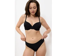 Juodos nėriniuotos string kelnaitės Triumph