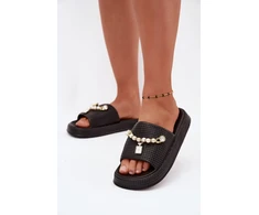 Juodos platforminės šlepetės su dekoratyvine sagtimi Step in style
