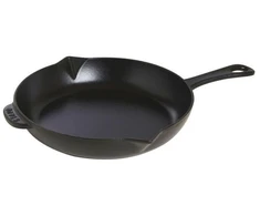 Ketaus keptuvė su metaline rankena STAUB 40510-617-0, 26 cm, juoda