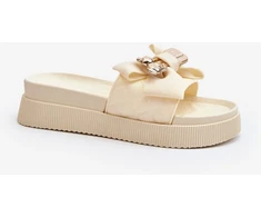 Kreminės platforminės basutės su kaspinu Step in style