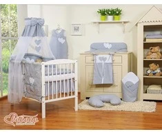 Lovos baldakimas iš šifono su baltais taškeliais ir širdelėmis