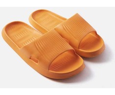 Medinės oranžinės putplasčio šlepetės