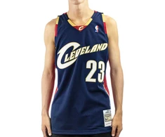 Mitchell &amp; Ness Klivlendo "Cavaliers" NBA Swingman marškinėliai Lebron James M SMJYGS18156-CCANAVY08LJA