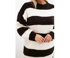 Moteriška Plus Size dryžuota megzta suknelė, rudos spalvos