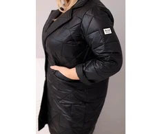 Moteriška Plus Size dygsniuota striukė su dekoratyvinėmis sagomis ir apykakle, juodos spalvos