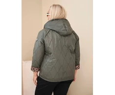 Moteriška Plus Size striukė su gobtuvu ir leopardo rašto apdaila, chaki spalvos