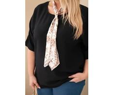 Moteriška Plus Size viskozinė palaidinė su dekoratyvine skarele, juoda