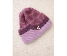 Moteriška rumbuota beanie kepurė su dekoru, tamsiai rožinės ir violetinės spalvos