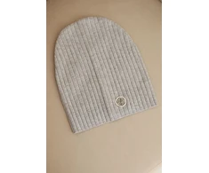 Moteriška rumbuota kepurė su dekoratyvine sagute, pilkos spalvos