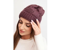 Moteriška žieminė kepurė beanie su dekoratyviniu pynimu, tamsiai violetinė