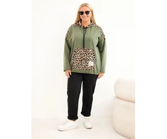 Moteriškas Plus Size džemperis su gobtuvu ir leopardo rašto detalėmis, chaki spalvos
