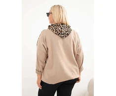 Moteriškas Plus Size džemperis su gobtuvu ir leopardo rašto detalėmis, kapučino spalvos