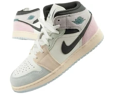 Moteriški aukšto aulo sportiniai bateliai Nike Air Jordan 1 – stilingi laisvalaikio kedai
