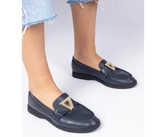 Moteriški tamsiai mėlyni mokasinai su elegantiška puošmena