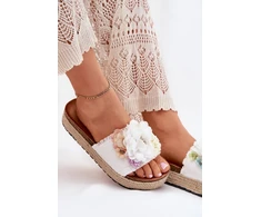 Moteriškos basutės su platforma ir gėlių dekoru Step in style