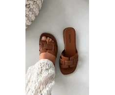 Moteriškos šlepetės žemu kulnu camel spalvos Lorania