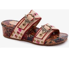 Odinės basutės su dekoratyvinėmis sagtimis Step in style